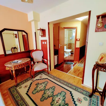 Kapistec فندق سكوبجي